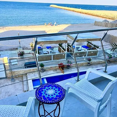 Kir House On The Pensión 4*