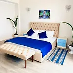 Kir House On The 4* إيفوري نورد