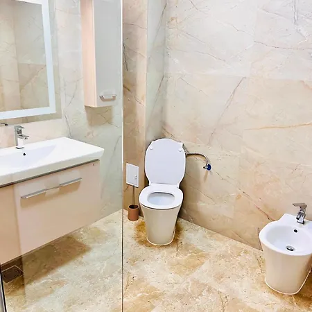 Kir House On The 4* إيفوري نورد